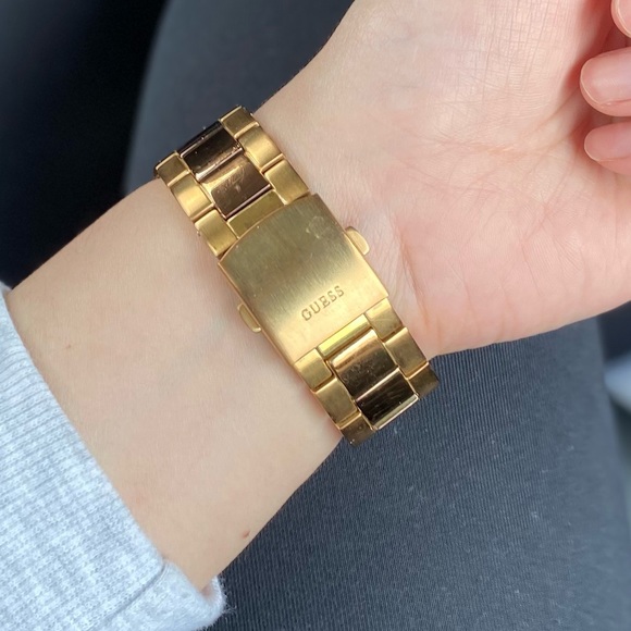 GUESS WATCH - Picture 2 of 2